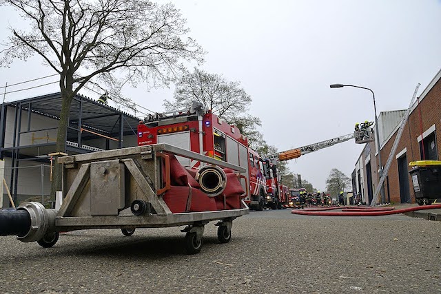 2022/97/20220328-10u39 GB 010 ZGB Brand industrie Izaak Enschedeweg.jpg